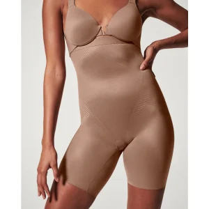 10233 Spanx corrigerende high waist short