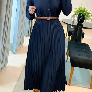 Geplooide jurk met lange mouwen en knoopsluiting