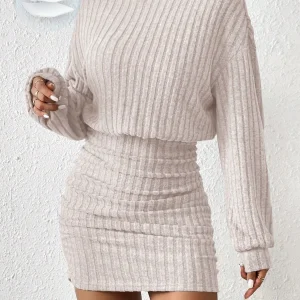 Geribbelde coltrui jurk met lange mouwen en slim fit