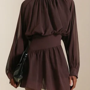 Mini jurk met lange mouwen en hoge halslijn