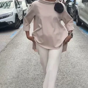 Elegante blouse met een onregelmatige snit en lange mouwen