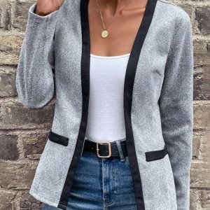 Elegante gebreide jas in een contrasterende kleur