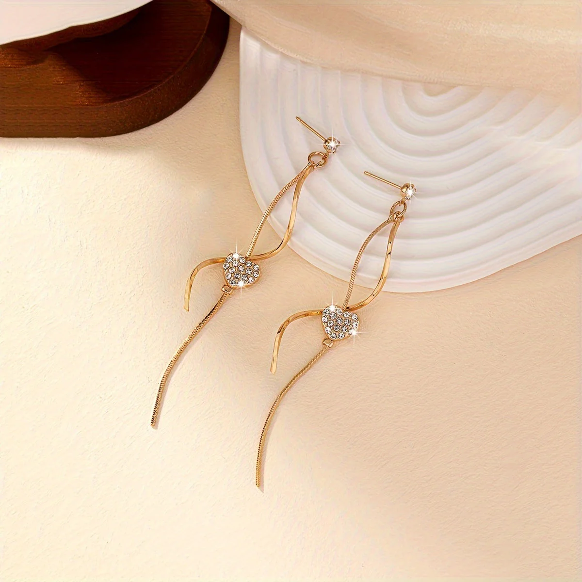 Emma | Zwarte hart ontwerp spiraallijnen dangle oorbellen - Afbeelding 9