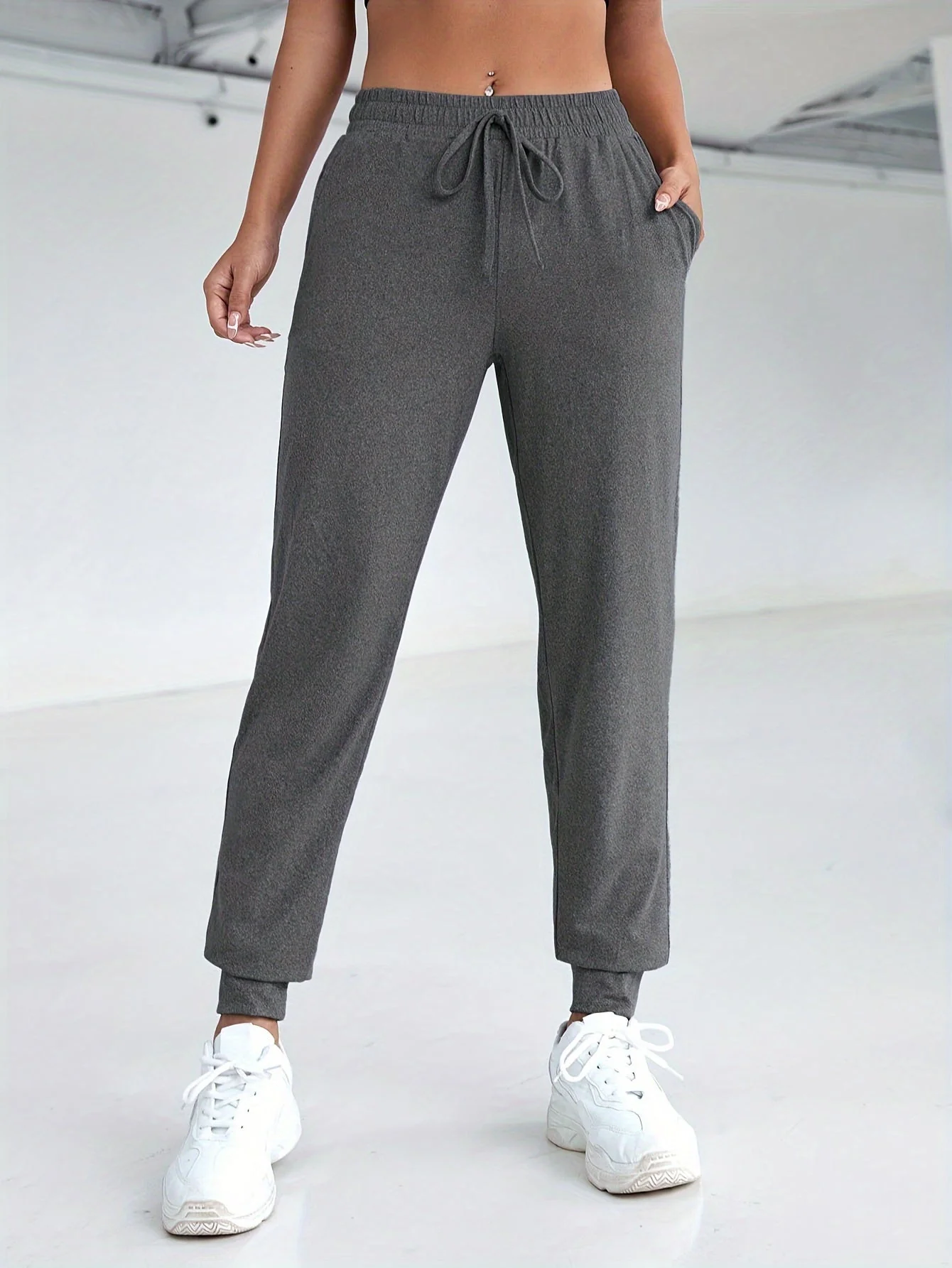 Lara | Zwarte casual sportbroek met hoge taille en zakken - Afbeelding 6